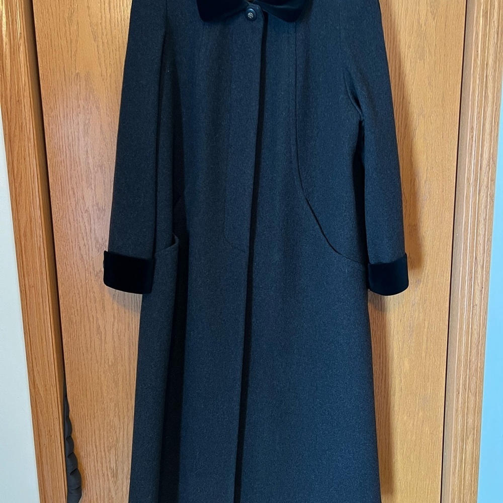 Sophisticated Gray wool Trench Coat for Women velvet cuffs